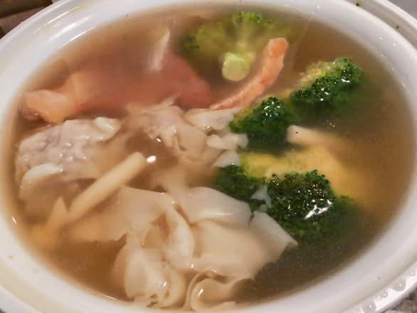 15. House Special Wor Wonton Soup 招牌鍋雲吞湯